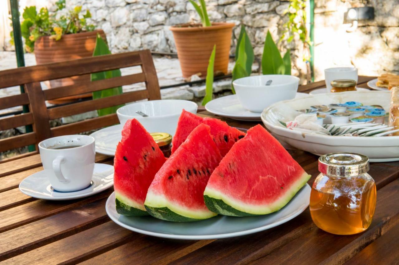 Almond Trees Cottage Divarata ภายนอก รูปภาพ