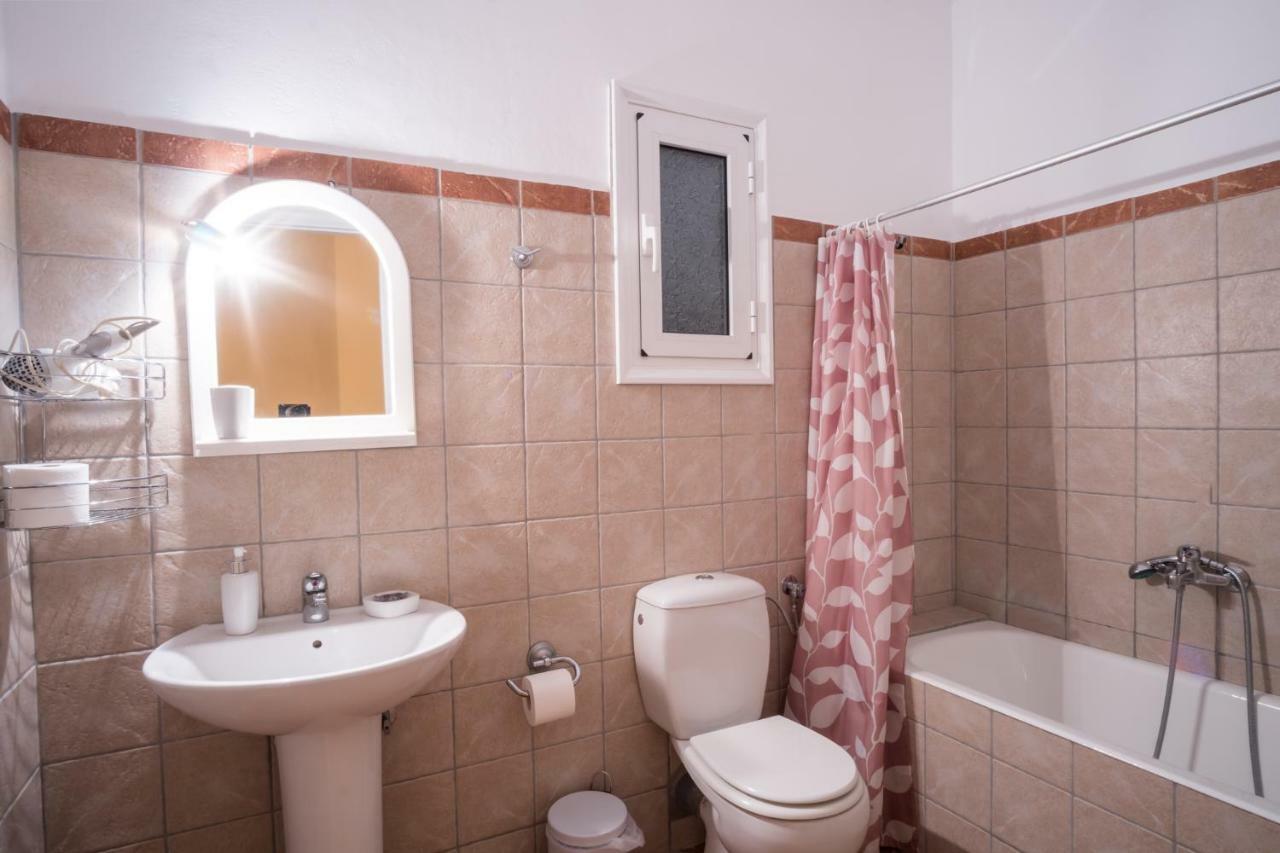 Almond Trees Cottage Divarata ภายนอก รูปภาพ