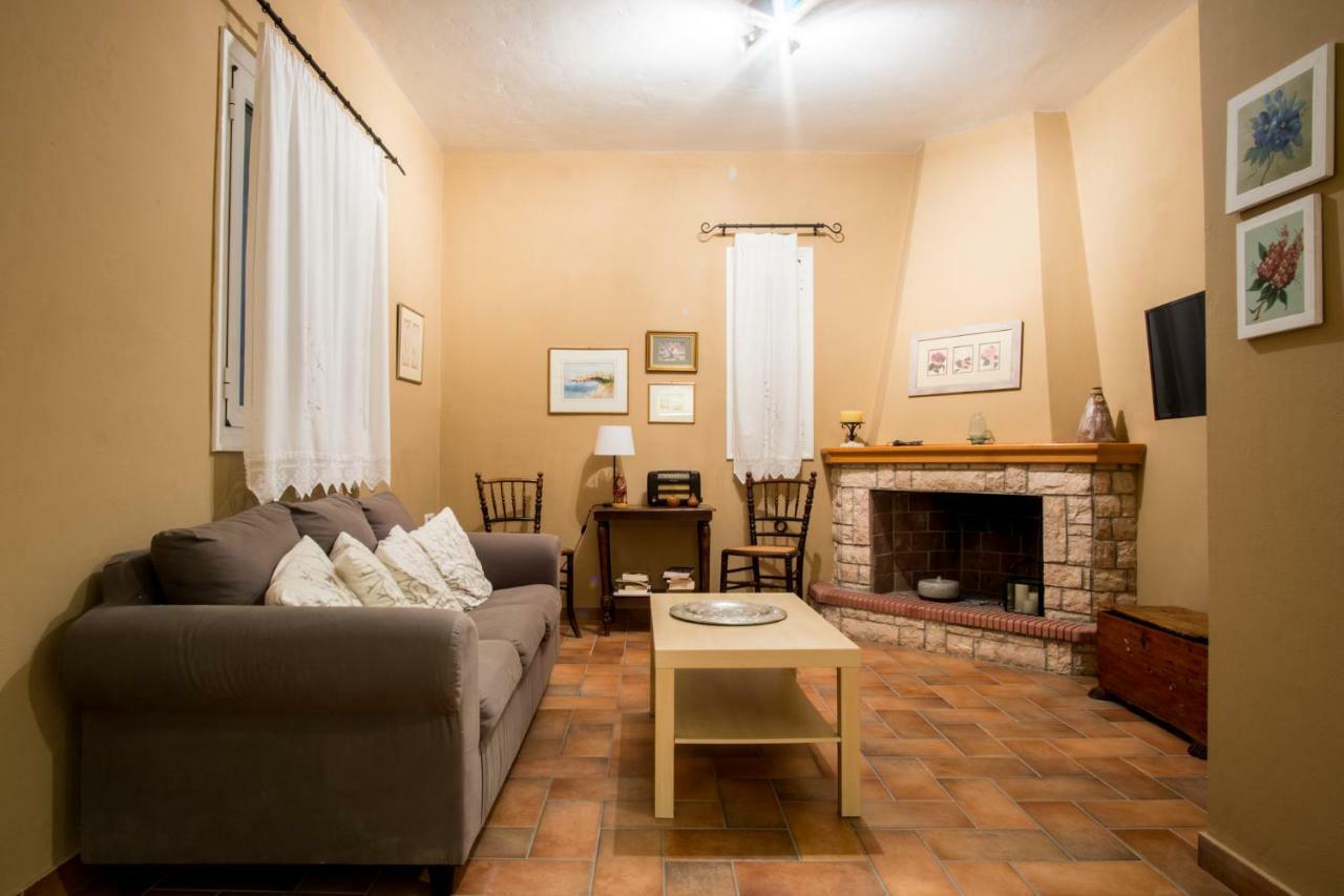 Almond Trees Cottage Divarata ภายนอก รูปภาพ